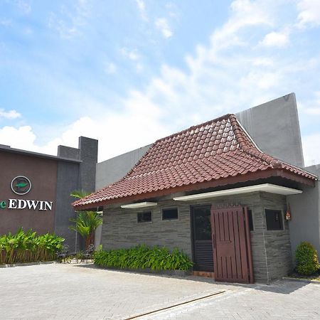 The Edwin Syariah Hotel Ngabean Екстериор снимка