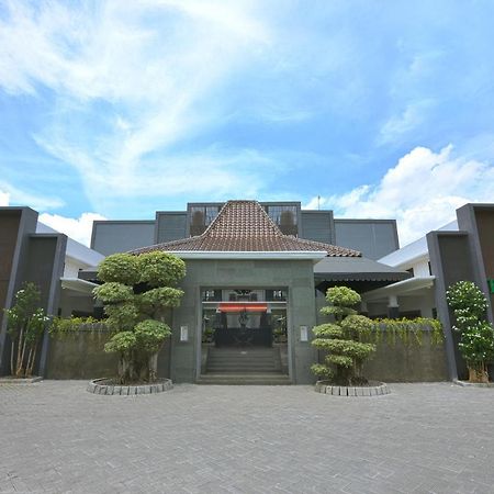 The Edwin Syariah Hotel Ngabean Екстериор снимка