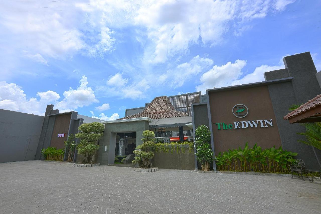 The Edwin Syariah Hotel Ngabean Екстериор снимка