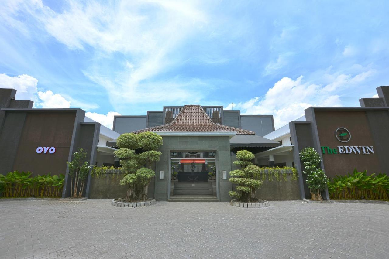 The Edwin Syariah Hotel Ngabean Екстериор снимка