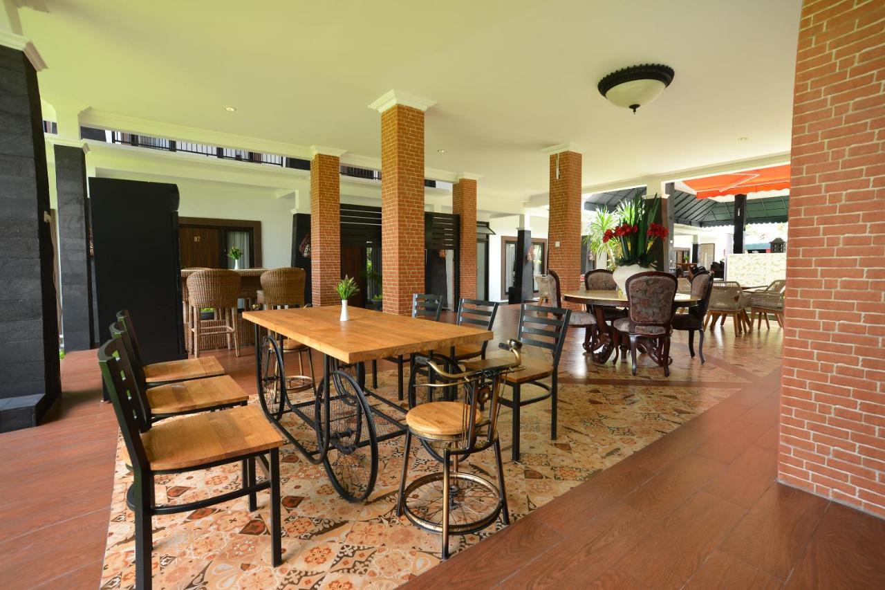 The Edwin Syariah Hotel Ngabean Екстериор снимка