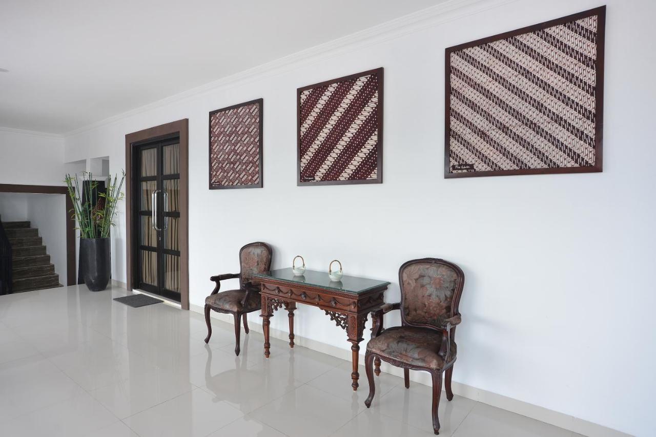 The Edwin Syariah Hotel Ngabean Екстериор снимка