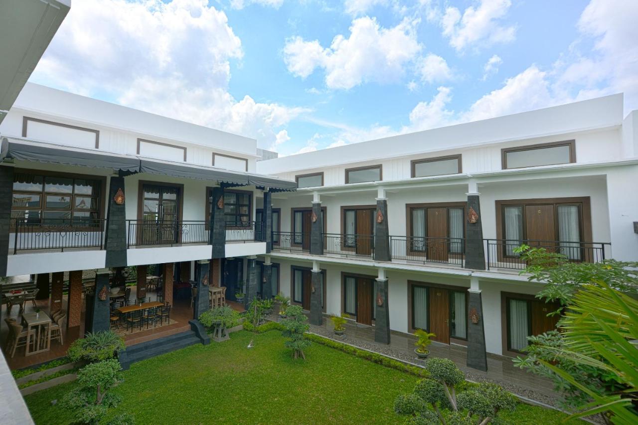 The Edwin Syariah Hotel Ngabean Екстериор снимка