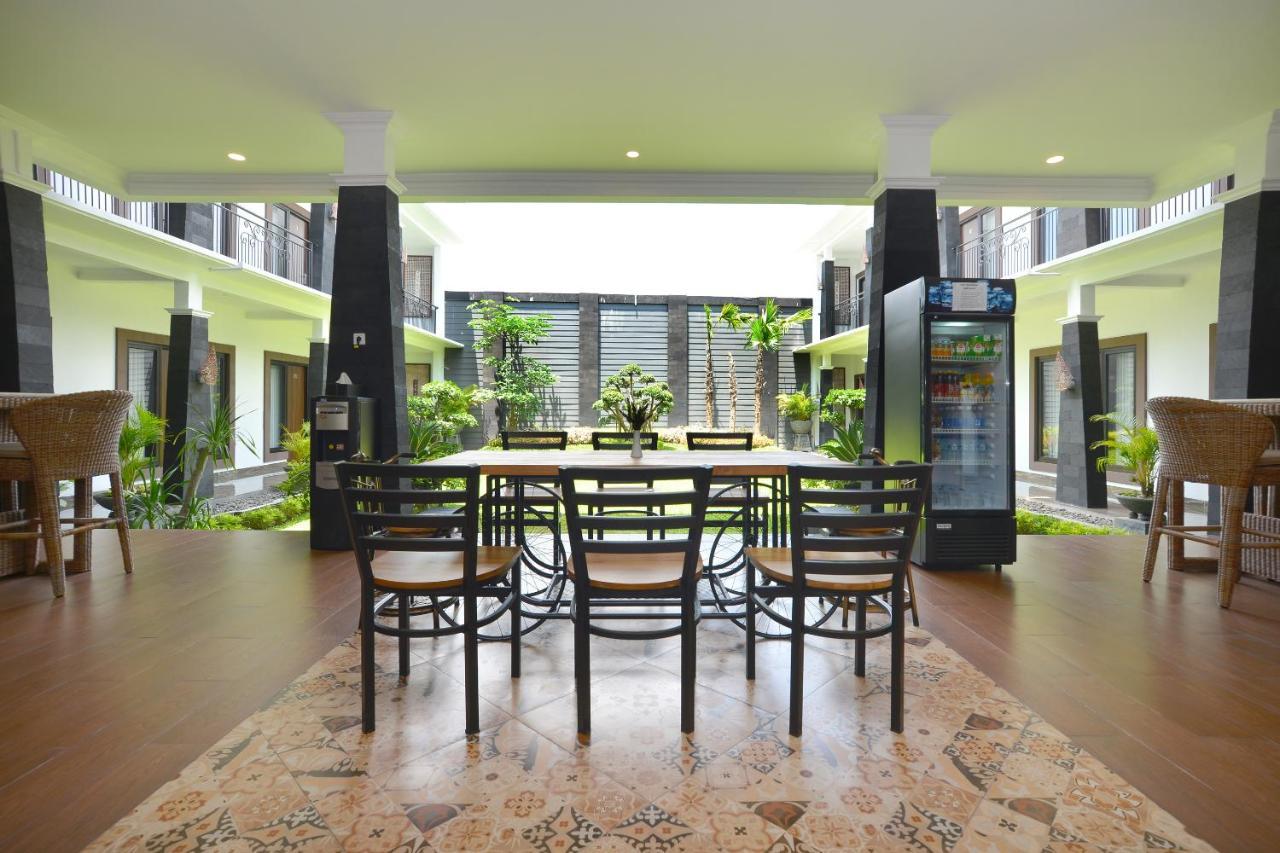 The Edwin Syariah Hotel Ngabean Екстериор снимка